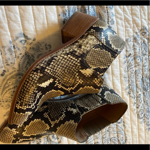 MADEWELL Booties. Snake skin. In outstanding condition . - Picture 3 of 7